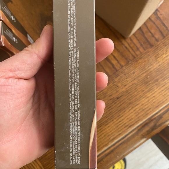 BECCA Cosmetics Ultimate Coverage 24 Hr Foundation - Picture 3 of 6